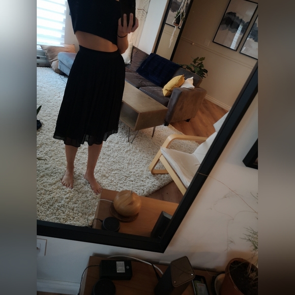 Black midi pleated skirt - Picture 4 of 4